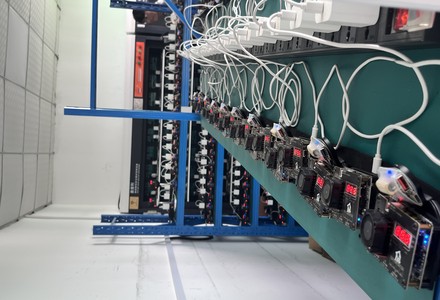 Powered ageing rack running finished GREENPORT wireless charger units under load